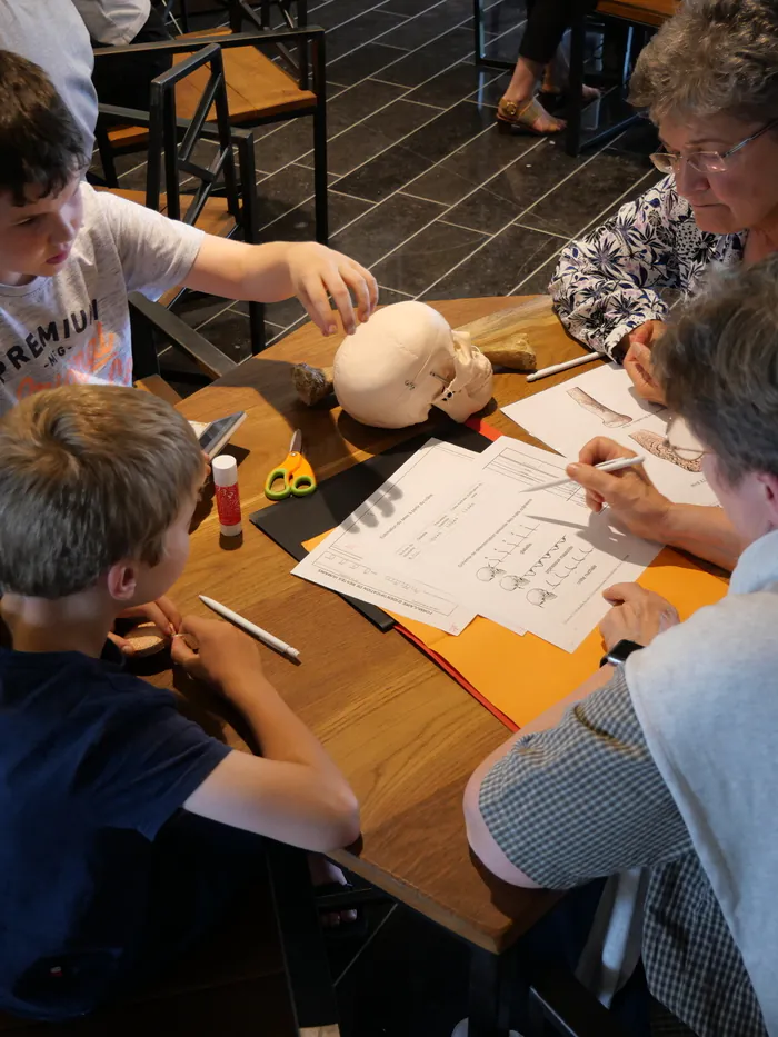 Atelier "Dans la peau d'un anthropologue" Musée de la Bataille de Fromelles Fromelles