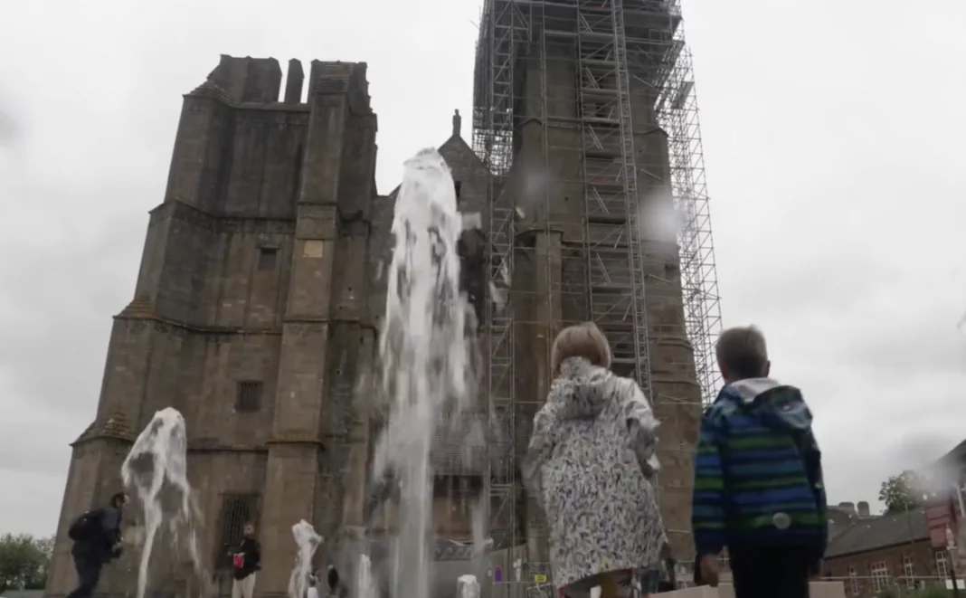 parvis cathedrale dol-de-bretagne