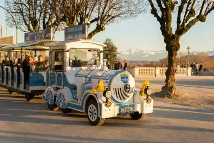 Visite guidée en petit train ! Place de la déportation Pau