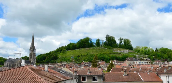 Découvrez les vestiges d'un château Place de la Grève Joinville