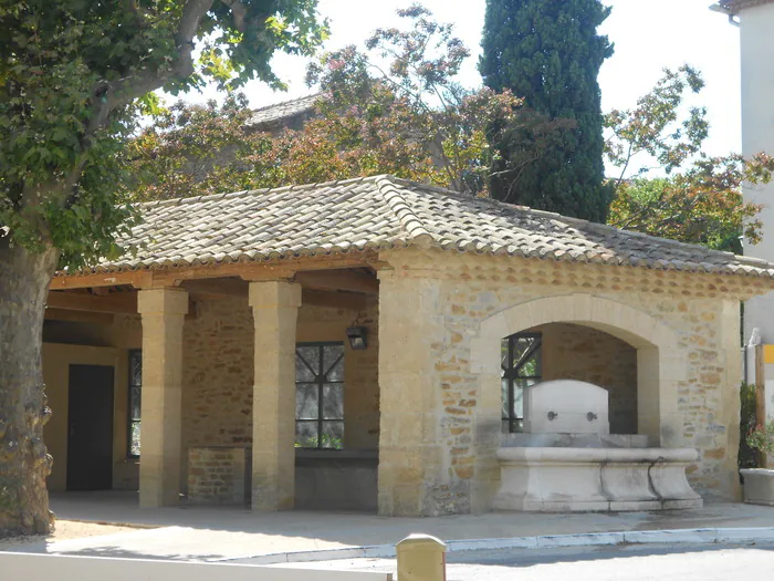 Balade de nettoyage du village Place du jeu de boules Cavillargues