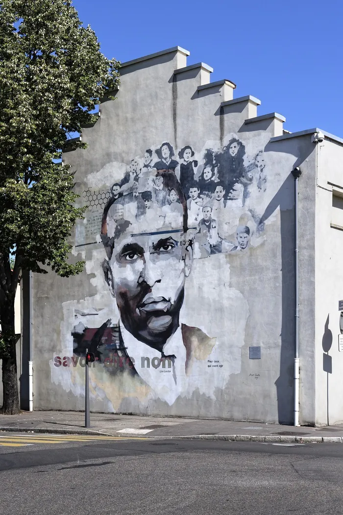 Levez les yeux - Au fil des œuvres Place Léon Sublet Vénissieux