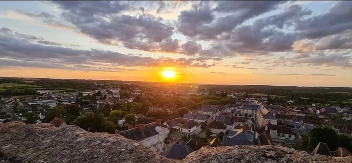 Coucher de soleil vu du donjon Point Tourisme de Châtillon Châtillon-sur-Indre