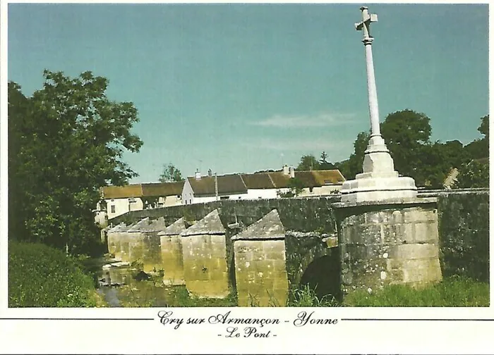 Venez découvrir le pont de Cry-sur-Armançon Pont de Cry-sur-Armançon Cry