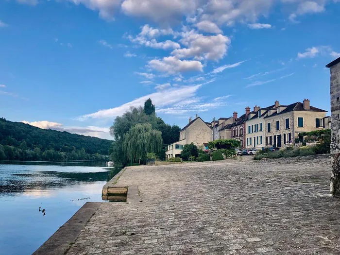 Projection : Thomery dans le rétro Port de Thomery Thomery