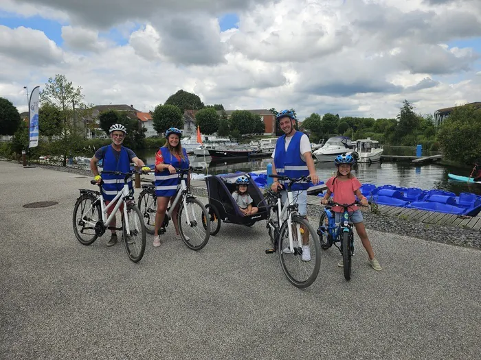 La Scarpe à vélo : De Saint-Amand-les-Eaux à Mortagne-du-Nord Port fluvial de La Porte du Hainaut Saint-Amand-les-Eaux