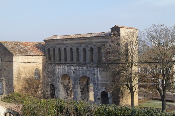 Balade antique de la porte Saint-André au cardo Porte Saint-André Autun