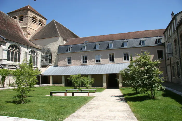 Visite audio-guidée du prieuré des bénédictins de Saint-Ayoul Prieuré des bénédictins de Saint-Ayoul Provins