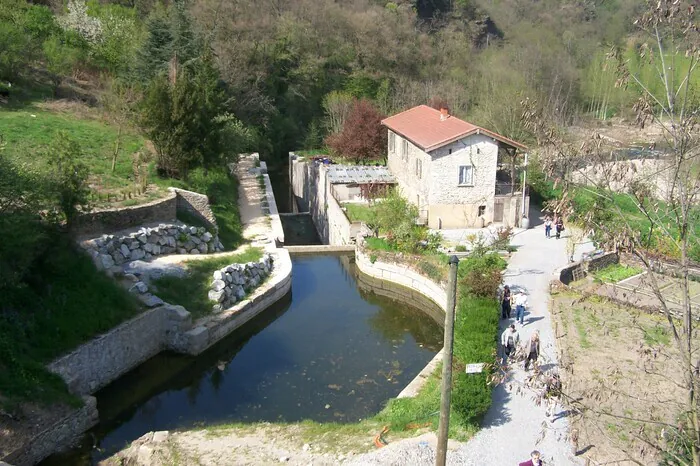 Visite guidée du canal de Givors Rendez-vous Place François Zachary à Givors   Points GPS :45.59061