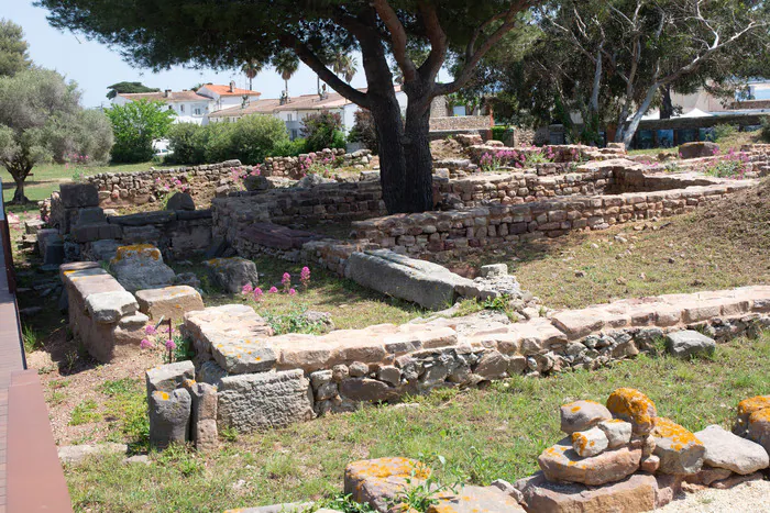 « Boire et manger à Olbia à l’époque romaine - Instant Archéo » site archéologique d'Olbia