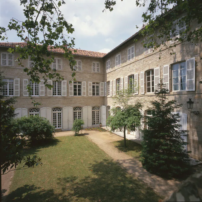 Poussez les portes l'hôtel de Salgues ! Sous-préfecture de Figeac - Hôtel de Salgues Figeac