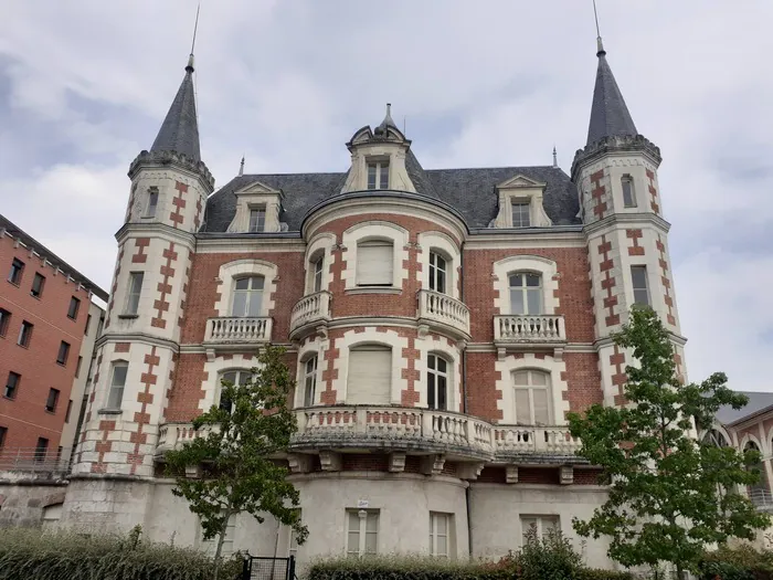 Visite guidée : Blois au temps de la chocolaterie Poulain Stand Ville d'Art et d'Histoire Blois