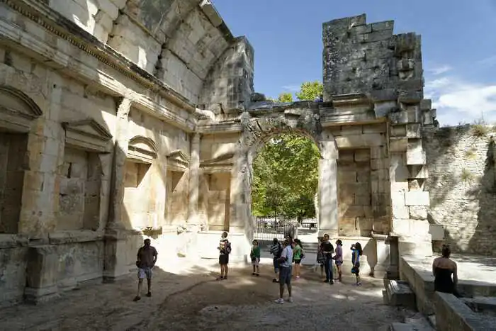 À la découverte du temple de Diane Temple de Diane Nîmes