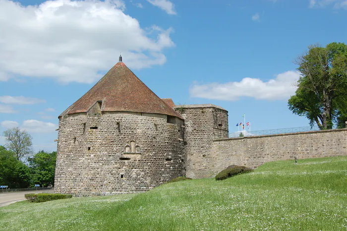 Découvrez un joyau de la Renaissance Tour de Navarre Langres