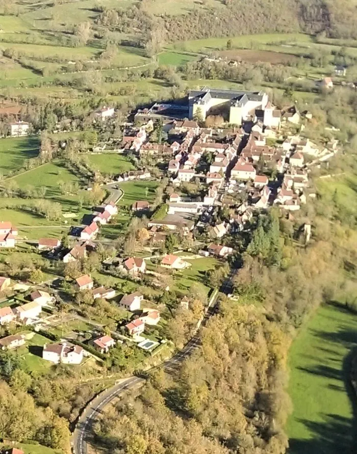 Partez à la découverte de la bastide de Montfaucon Village de Montfaucon Montfaucon