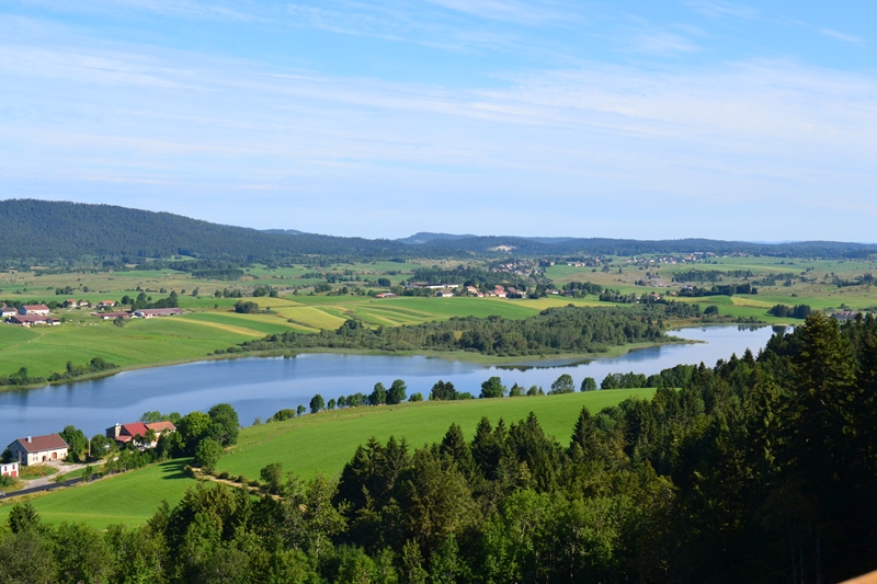 Lac de l'Abbaye et Belvédère du Moulin Grande-Rivière Château Bourgogne-Franche-Comté