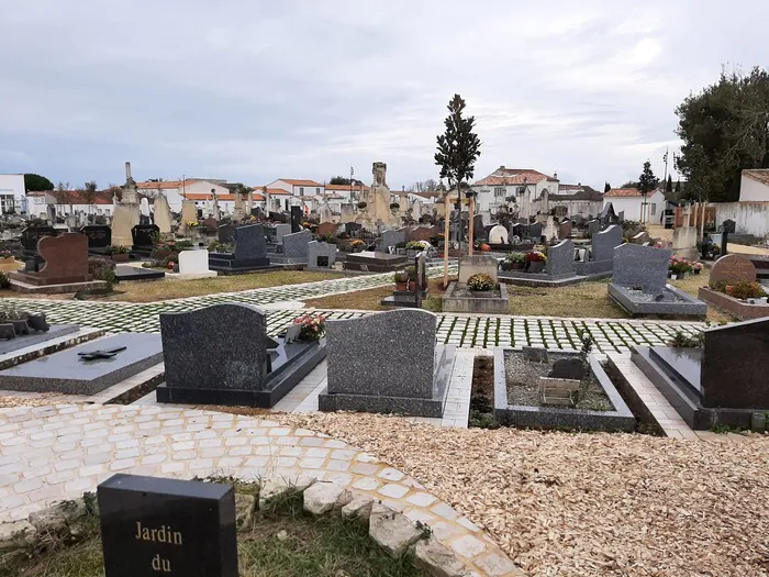 Visite guidée : « le cimetière et la bascule à sel de La Couarde-sur-Mer » À la découverte de La Couarde-sur-Mer La Couarde-sur-Mer