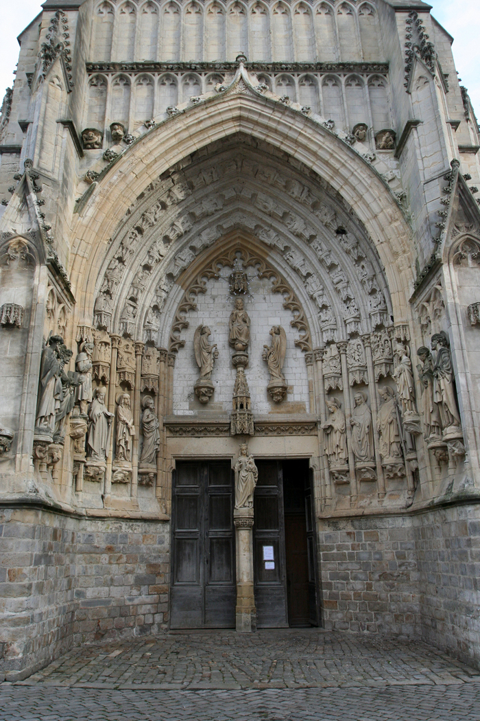 VISITES GUIDÉES DU TRÉSOR DE L ABBATIALE Abbatiale Saint-Saulve Montreuil