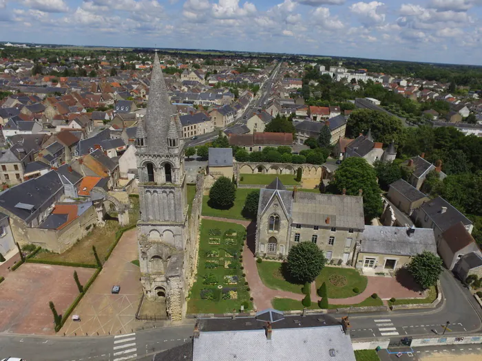 Montée au clocher de l'abbaye de Déols Abbaye bénédictine Notre-Dame - Site clunisien Déols