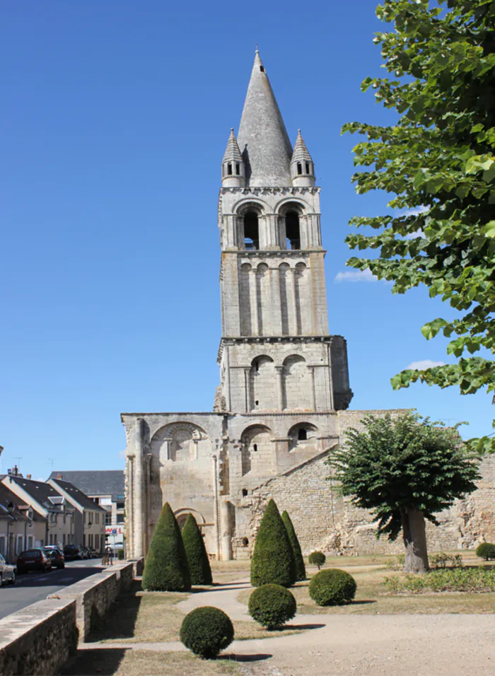 Speed visite de l'abbaye et montée au clocher du musée de Déols Abbaye bénédictine Notre-Dame - Site clunisien Déols