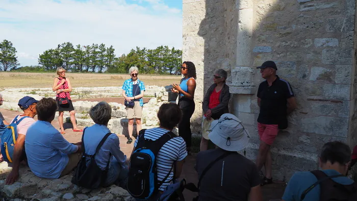 Nature et vieilles pierres : « visite croisée de l’abbaye des Châteliers » Abbaye des Châteliers La Flotte