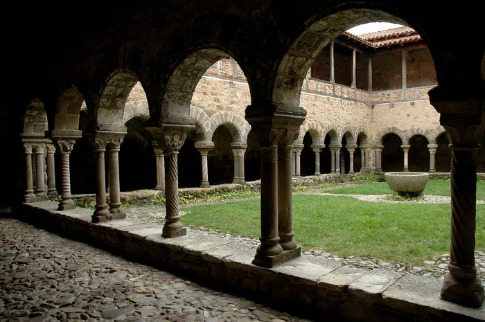 Visite de l'ensemble abbatial Saint-André de Lavaudieu Abbaye Saint-André de Lavaudieu Lavaudieu