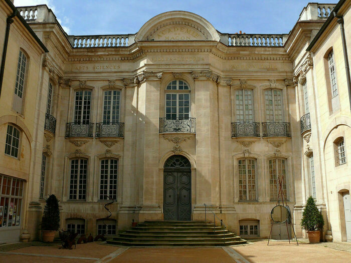 Visite de l'Académie de Mâcon