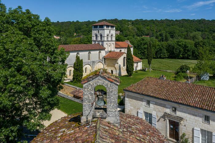 Balade autour de l'abbaye de Chancelade Ancienne Abbaye Chancelade