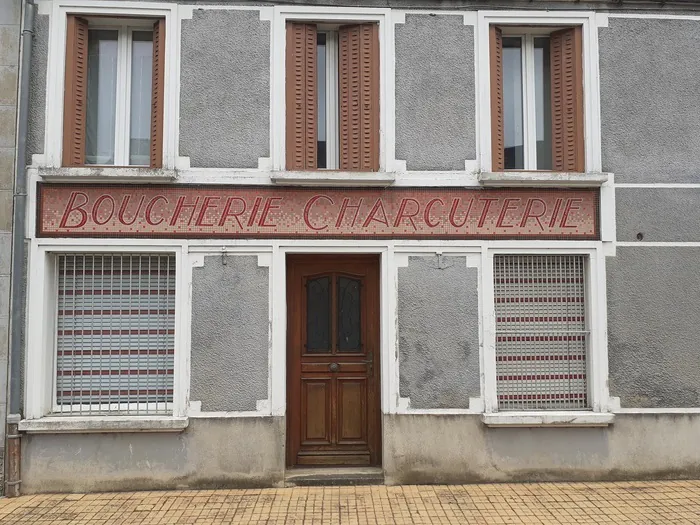 Aubenton : Visite de la collection privée d'un couple de suidéphilistes Ancienne Charcuterie d'Aubenton : une collection Aubenton