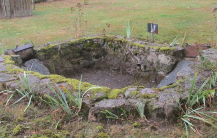 Découvrez le lavoir privé de La Salesse et son histoire Arnac La Poste Arnac-la-Poste