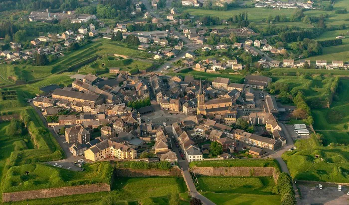 Levez les yeux ! Exposition d'art dans des fortifications Vauban Bastion du Dauphin Rocroi