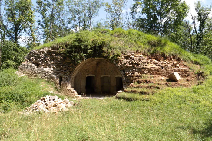 Randonnée entre chien et loup par les ouvrages fortifiés de Montfaucon Belvédère de Montfaucon Montfaucon