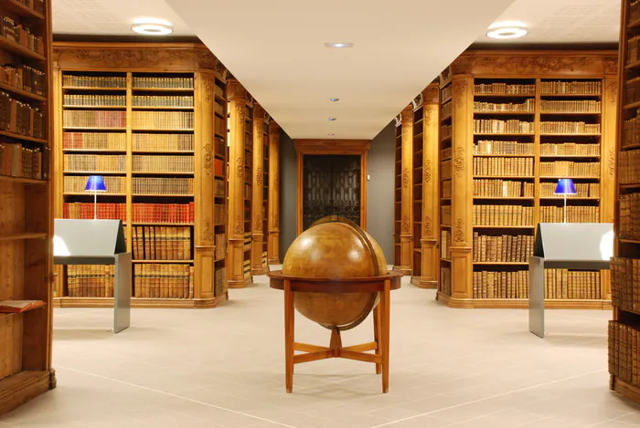 Visite guidée d'une salle des boiseries Bibliothèque multimédia intercommunale Épinal