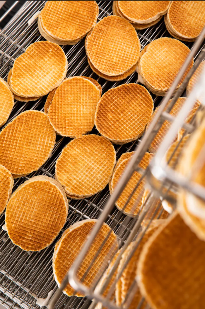 Visite guidée de l'atelier de fabrication de gaufres fourrées de la Biscuiterie Eugène Blond Biscuiterie Eugène Blond Lambersart