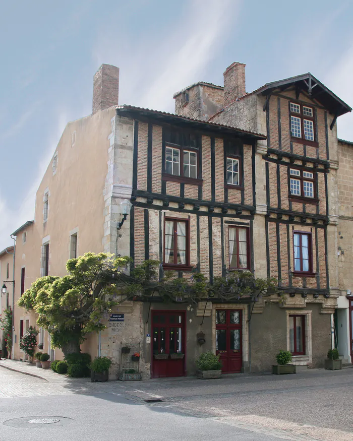 Visite libre du bourg et de son patrimoine remarquable Boîte aux livres de Saint-Loup-Lamairé Saint-Loup-Lamairé