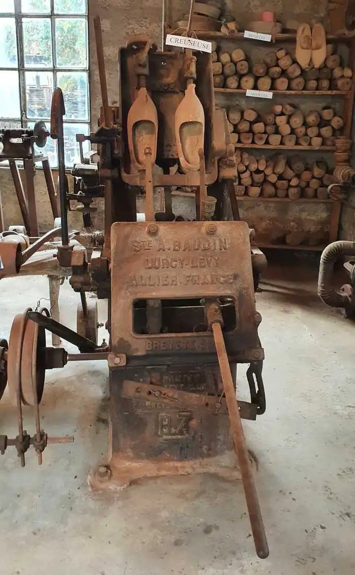 Visite de la chapelle de Chanteins et de l’atelier du sabotier Chapelle de Chanteins Villeneuve