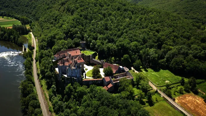 Atelier de vannerie et dégustation de safran du Quercy Château de Cénevières Cénevières