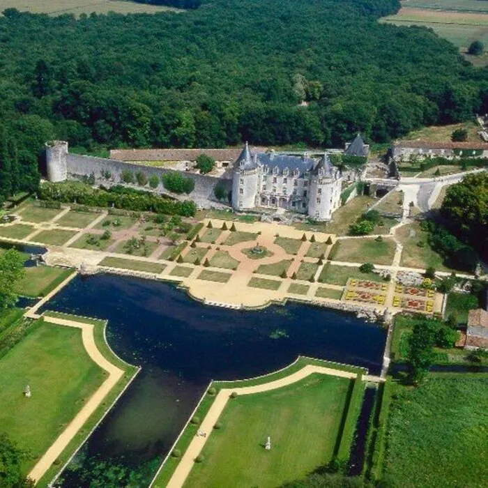 Visite du domaine de la Roche Courbon Château de la Roche Courbon Saint-Porchaire