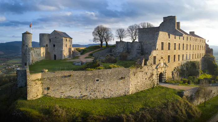 Visite guidée de la cité médiévale de Sévérac et de son château perché Château de Sévérac Sévérac-le-Château