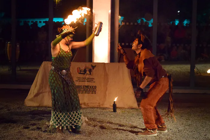 Spectacle « Nahuales » de Désirée Nujiko Cloître de la cathédrale Saint-Pierre Saintes