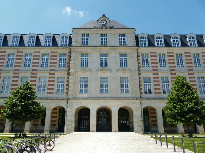 Découverte inédite du collège Élisée Mousnier Collège Élisée Mousnier Cognac