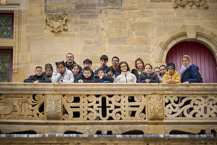 Découvrez un bâtiment de style lorrain du XVIe siècle interprété en chanson et en danse par les jeunes talents de Fête le Mur Meuse Collège Gilles de Trèves Bar-le-Duc