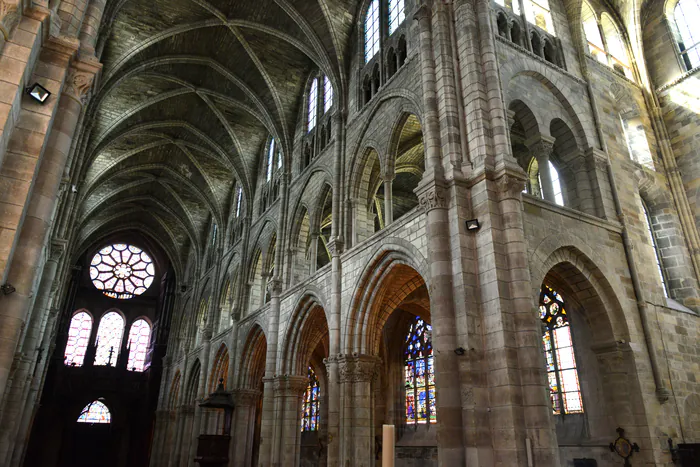 Découvrez une église gothique et ses trésors architecturaux Collégiale Notre-Dame-en-Vaux Châlons-en-Champagne