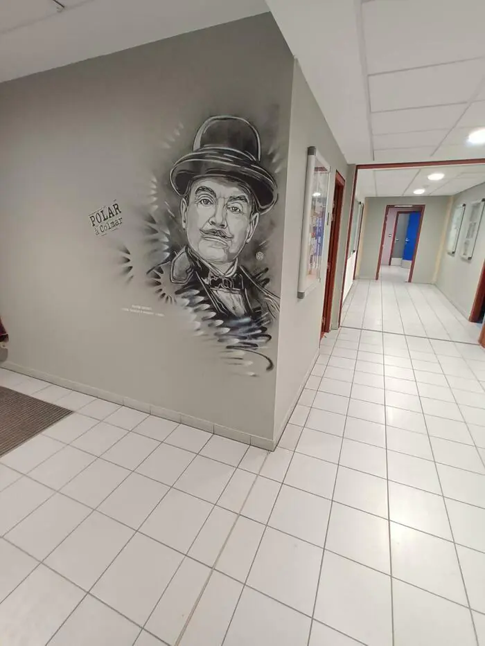 Découvrez des fresques réalisées par un street artiste sur le thème des grands personnages de policiers Commissariat de police Colmar