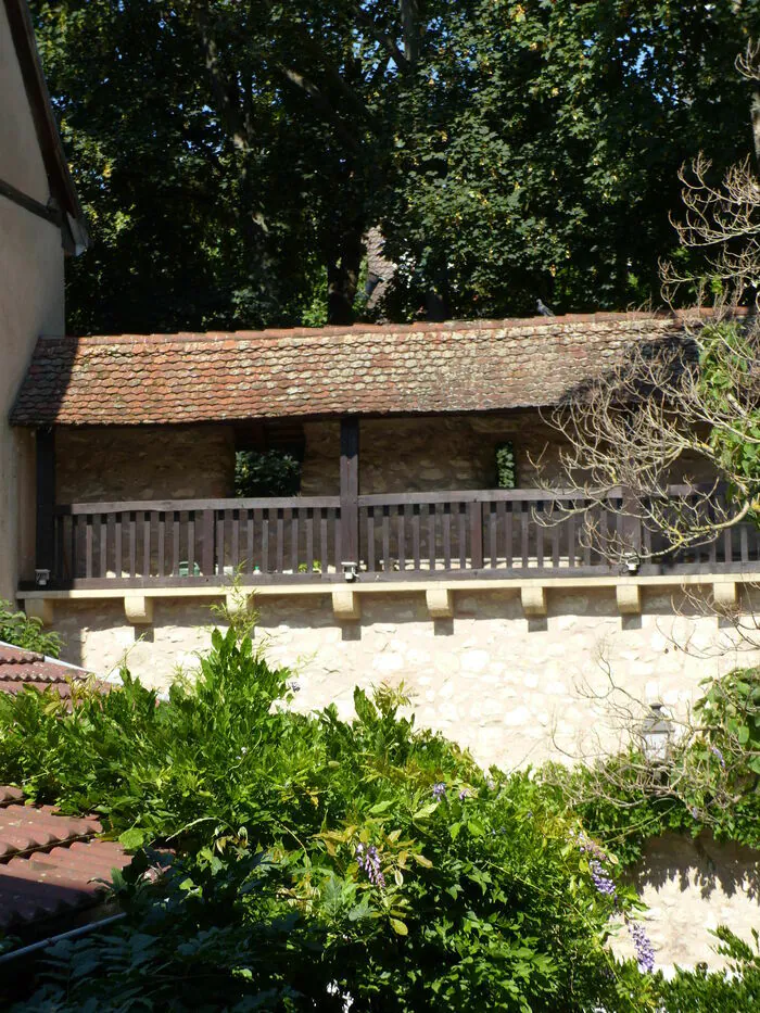 Arpentez une muraille ancienne Cour des Chaînes Mulhouse