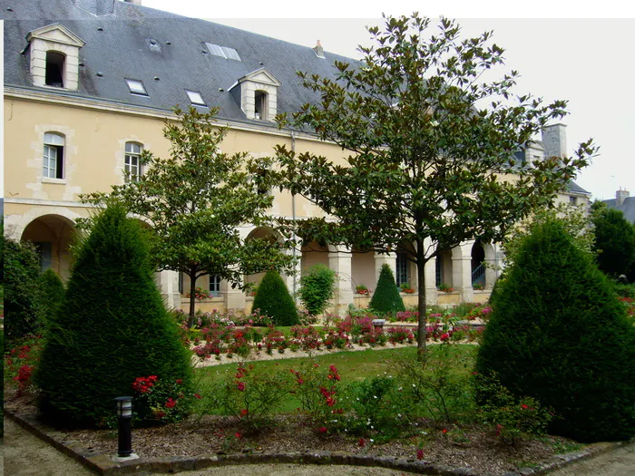 Exposition artistique au couvent de la Visitation à Mamers Couvent de la Visitation à Mamers Mamers