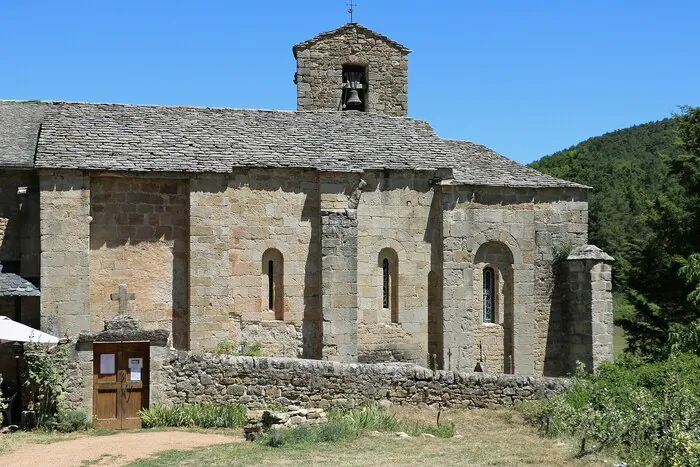 Suivez le guide pour découvrir l'église Saint-Michel de Rouviac ! Église Saint-Michel de Rouviac Vorey