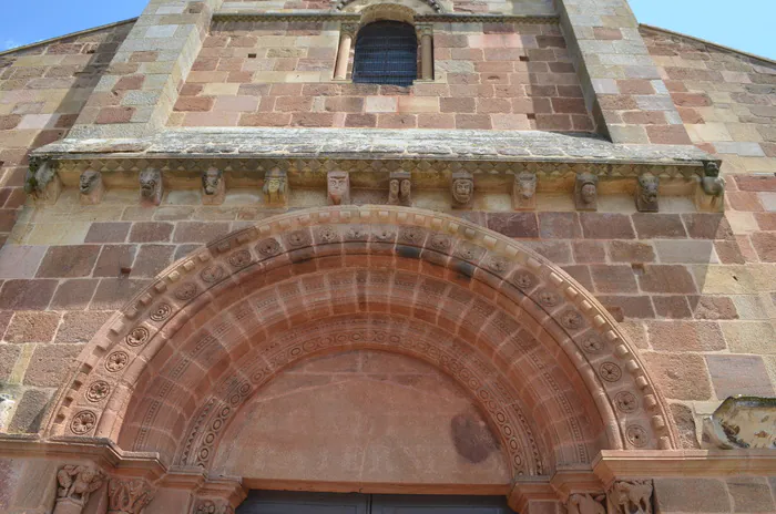 Visite commentée : Histoire des bâtisseurs : de chantier en chantier. Eglise Saint-Pierre d'Yzeure Yzeure