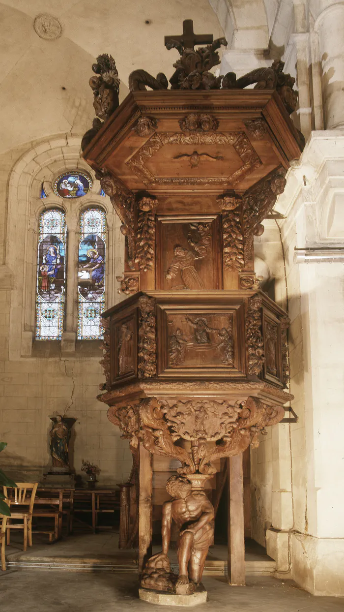 Venez découvrir l'église Saint-Siméon-le-Stylite et de sa chaire à prêcher Église Saint-Siméon-Le-Stylite Gourdon