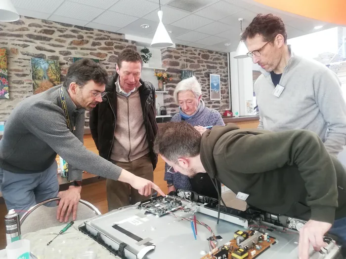 Réparations Gratuites à Pacé : Matinée Conviviale au Repair Café Espace Le Goffic